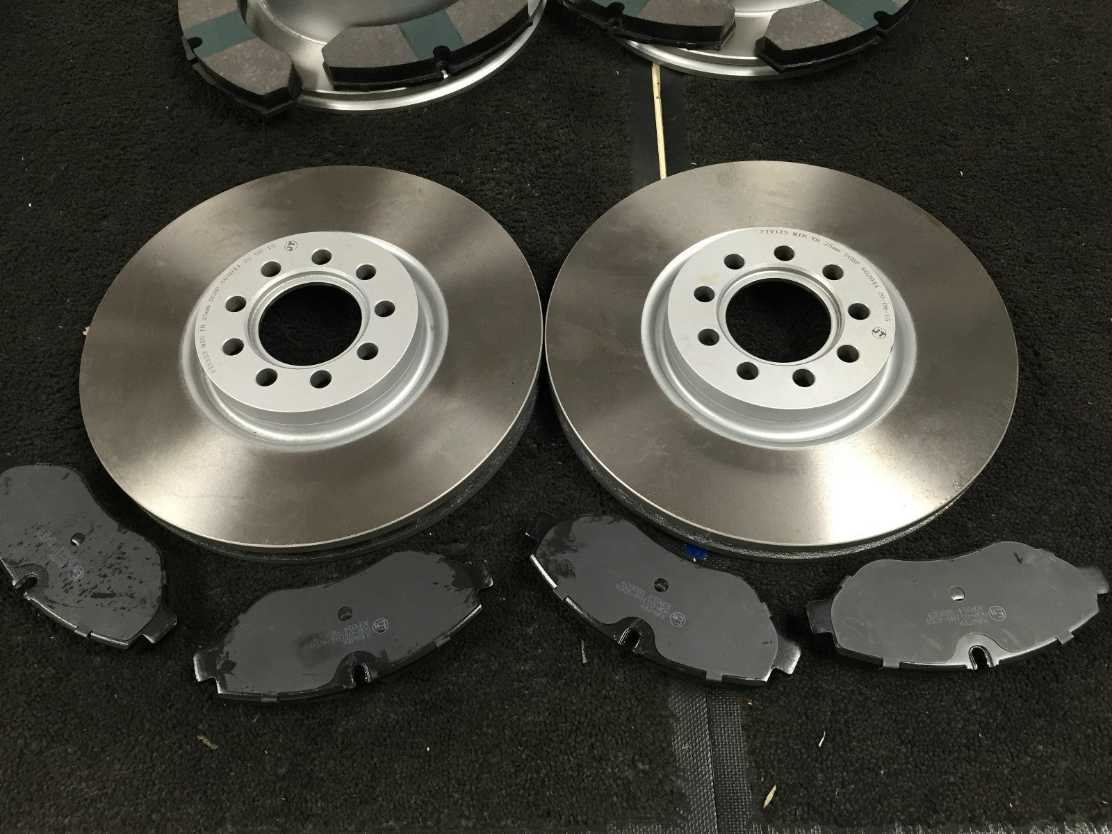 FOR IVECO DAILY 50C14 50C15 50C17 50C18 C50 3.0TD 07-2014 BRAKE DISC PADS FRONT