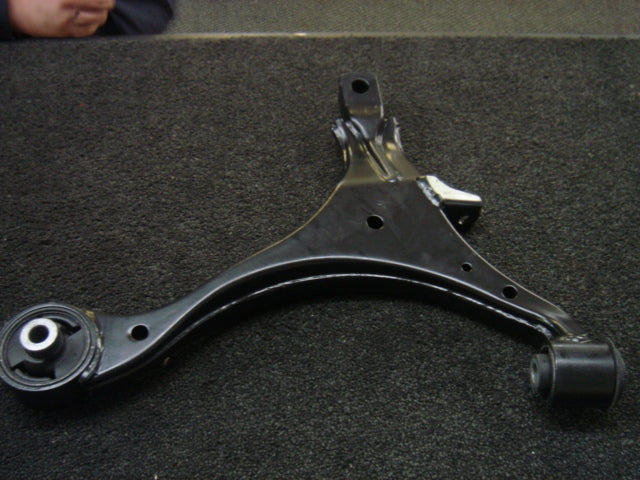 FRONT CONTROL ARM FOR HONDA CR-V 01-07 LOWER RIGHT DRIVER SIDE 51350-S9A-A01