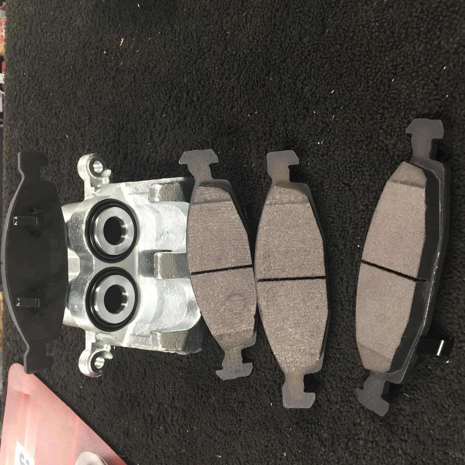 FOR  GRAND CHEROKEE 1999-02 FRONT LEFT BRAKE CALIPER 5011973AA BRAKE PADS TEEVES