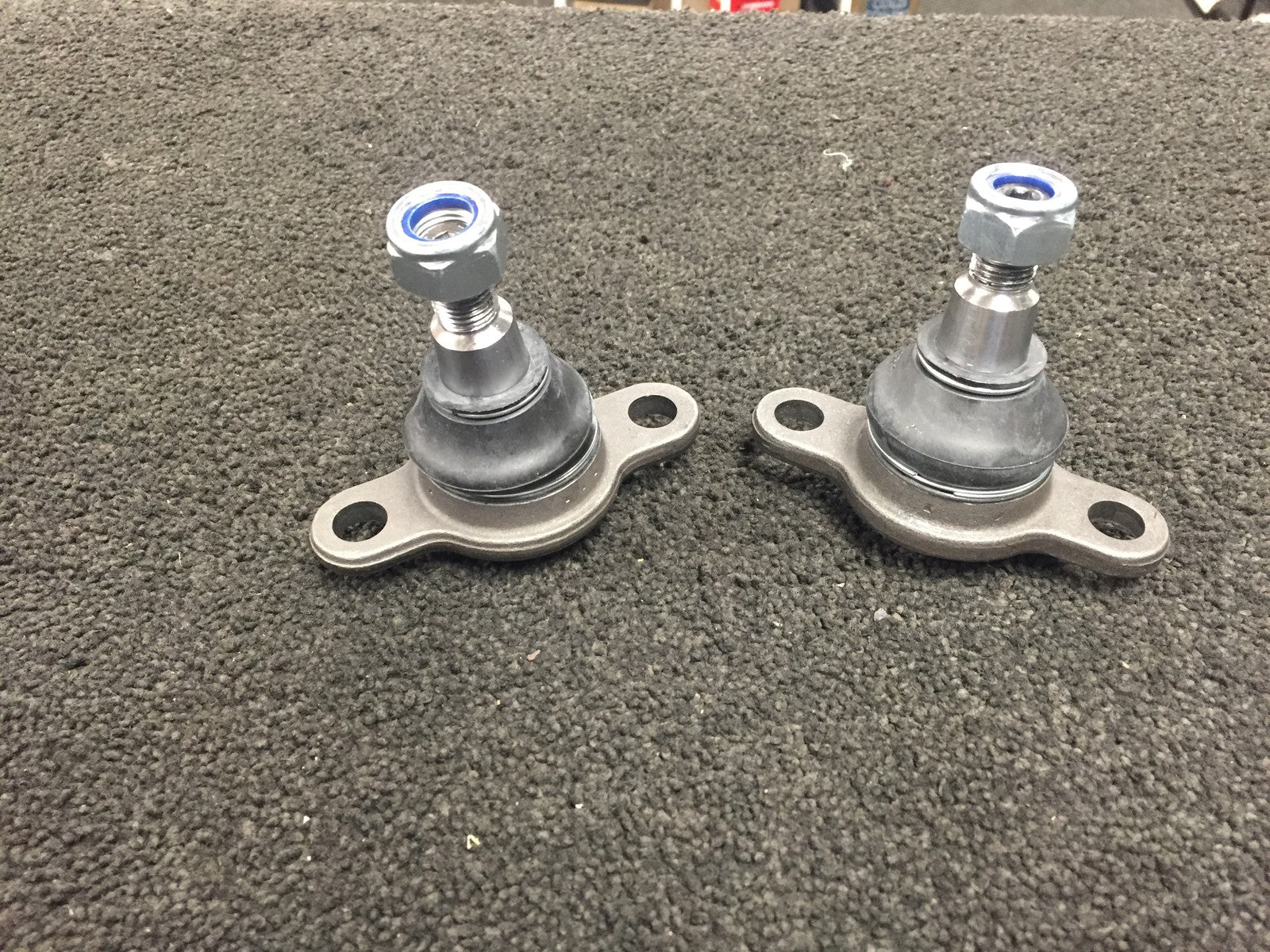 FOR  VW T5 Transporter Van & Caravelle Ball Joint  7H0407361A X 2 BRAND NEW 