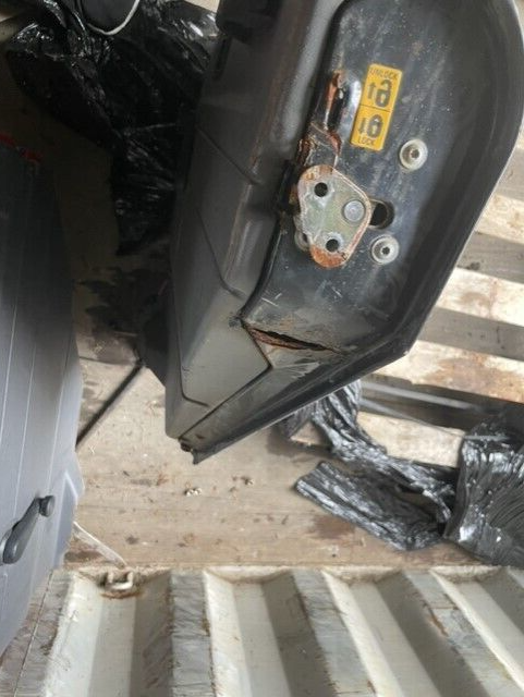 SECOND ROW DOOR RH OS DRIVER SIDE  DOOR LAND ROVER DEFENDER 110 TDI TD5