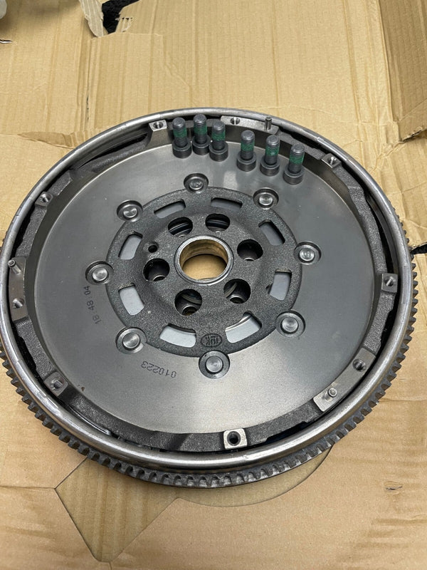 CADDY TRANSPORTER T5 1.9TDI TOURAN PASSAT B6 1.9TDI DUAL MASS FLYWHEEL LUK