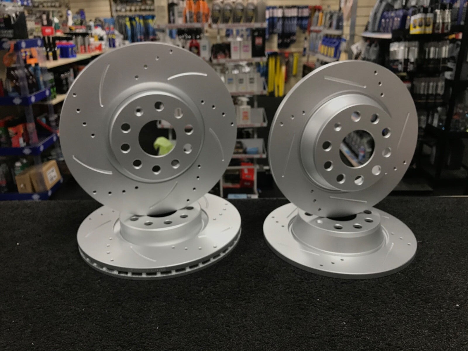 AUDI A3 Q3 GOLF OCTAVIA SUPERB BRAKE DISC DRILLED GROOVED 312 + 282 FRONT BACK 