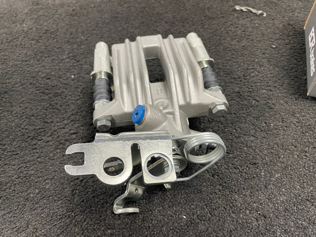 REAR BRAKE CALIPER +CARRIER COMPLETE VW CADDY MK3 TDi SDi  2K0615424C OS RH