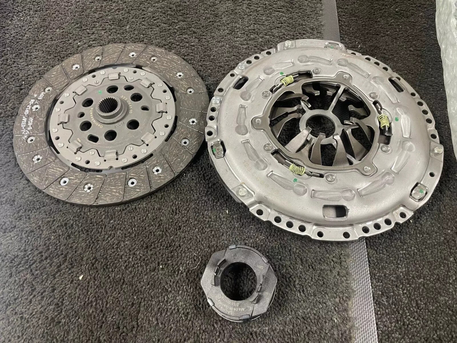 3PCE LUK CLUTCH KIT CARAVELLE TRANSPORTER T5 T6 2.0TDi 2009-20 02A141165P/R