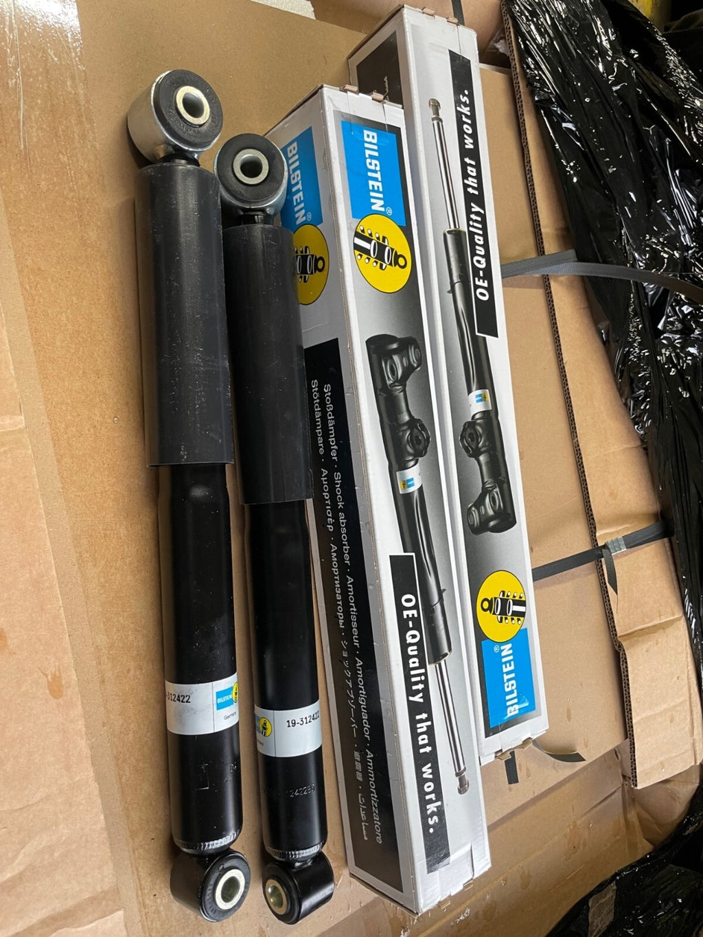 GENUINE HEAVY DUTY  FACTORY FITTED REAR SHOCK ABSORBERS FOR NISSAN NV300