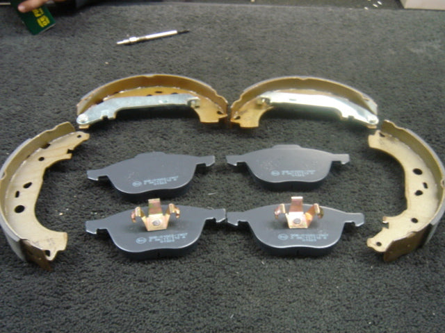 FORD FOCUS 2005 ON FRONT DISC BRAKE PADS REAR BRAKE SHOES