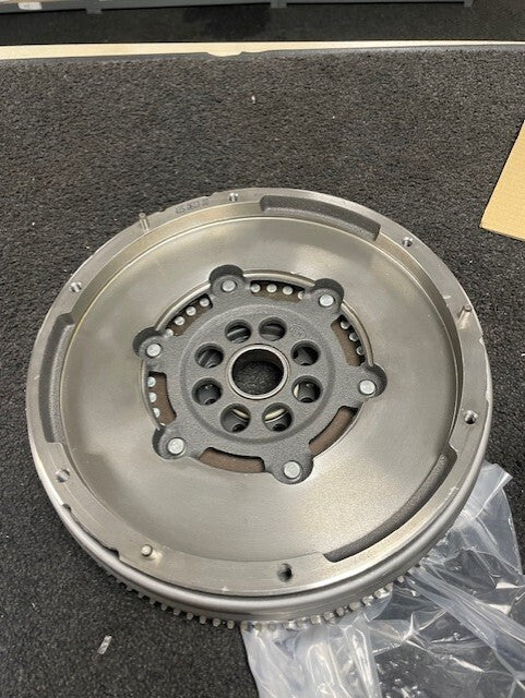 DUAL MASS FLYWHEEL EVOQUE  DISCOVERY SPORT MONDEO MK4 GALAXY FREELANDER 2.2TDCi