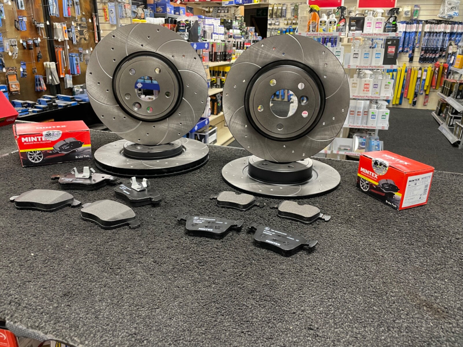 FOR JAGUAR XE 2.0 FRONT REAR DRILLED GROOVED BRAKE DISCS PADS 316+300 