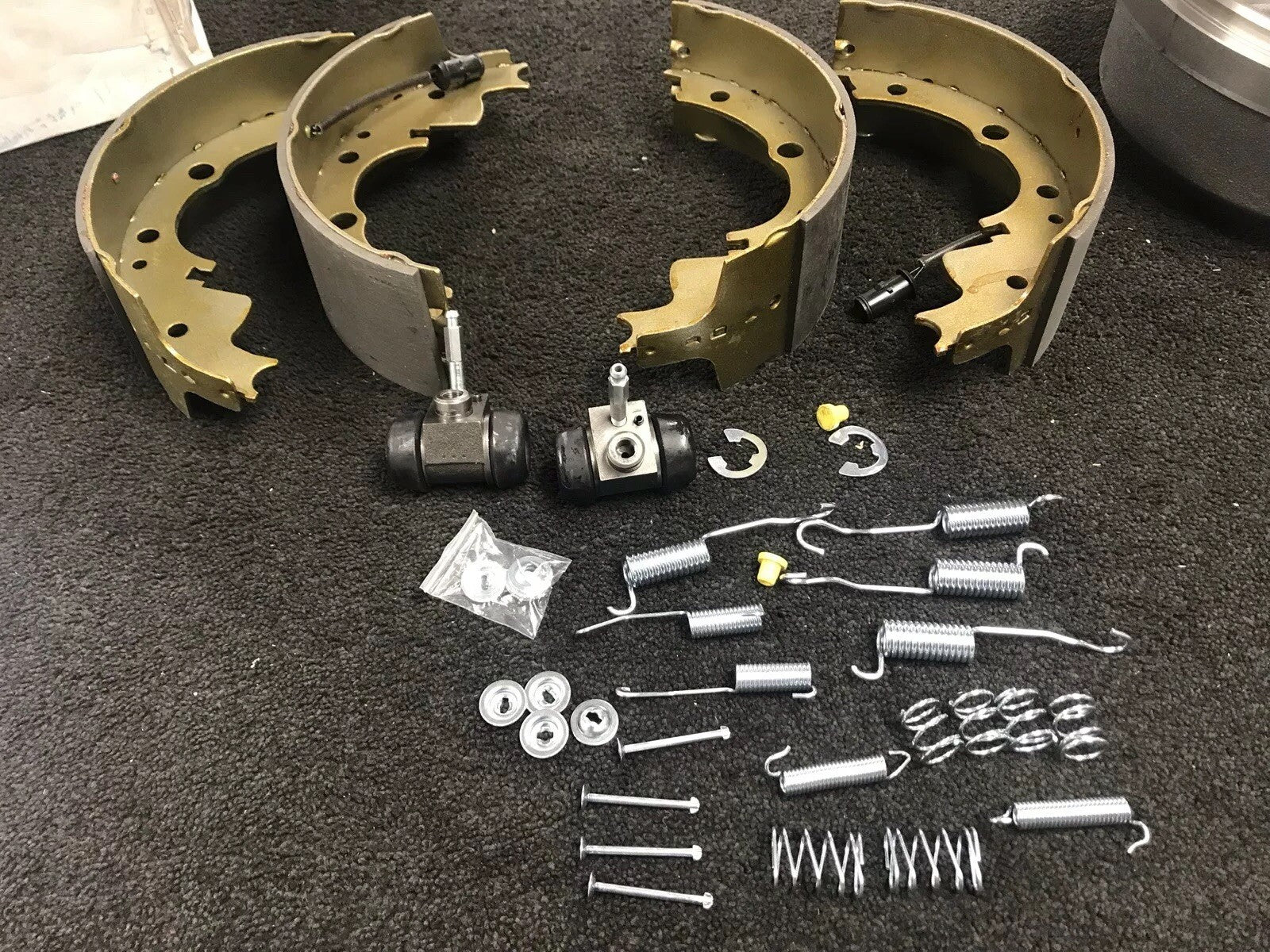 FOR REAR BRAKE SHOES FITTING KIT WHEEL CYLINDER IVECO DAILY TURBO DAILY 1985-98