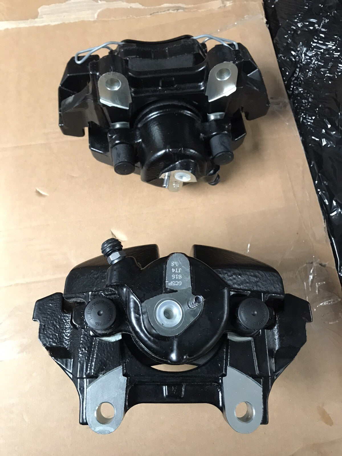 2 FRONT BRAKE CALIPERS COMPLETE +CARRIER BRACKET PADS AUDI A1 S1 310M DISC