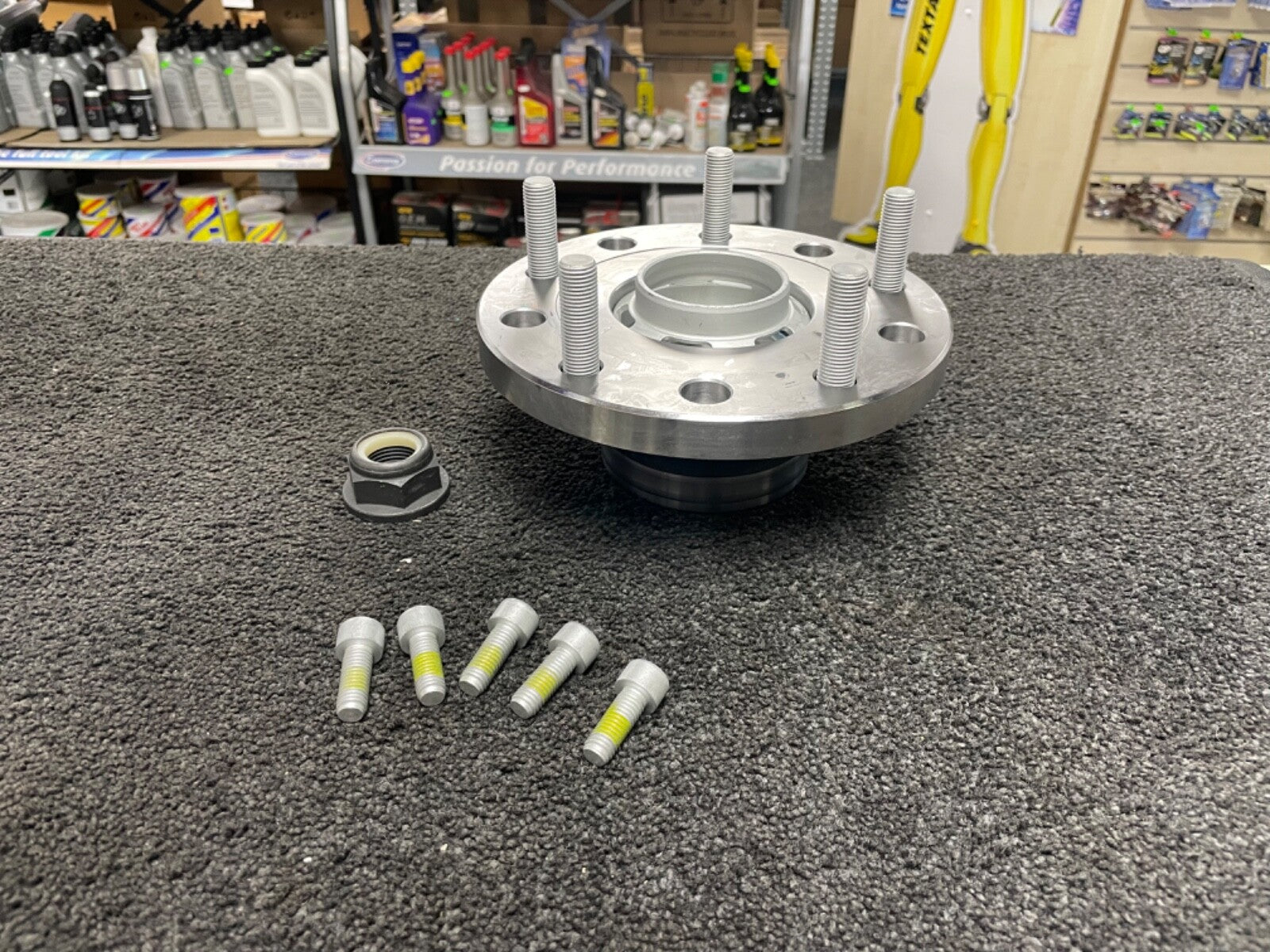 FOR FORD TRANSIT CUSTOM 290 LIMITED LR P/V  REAR WHELL BEARING HUB
