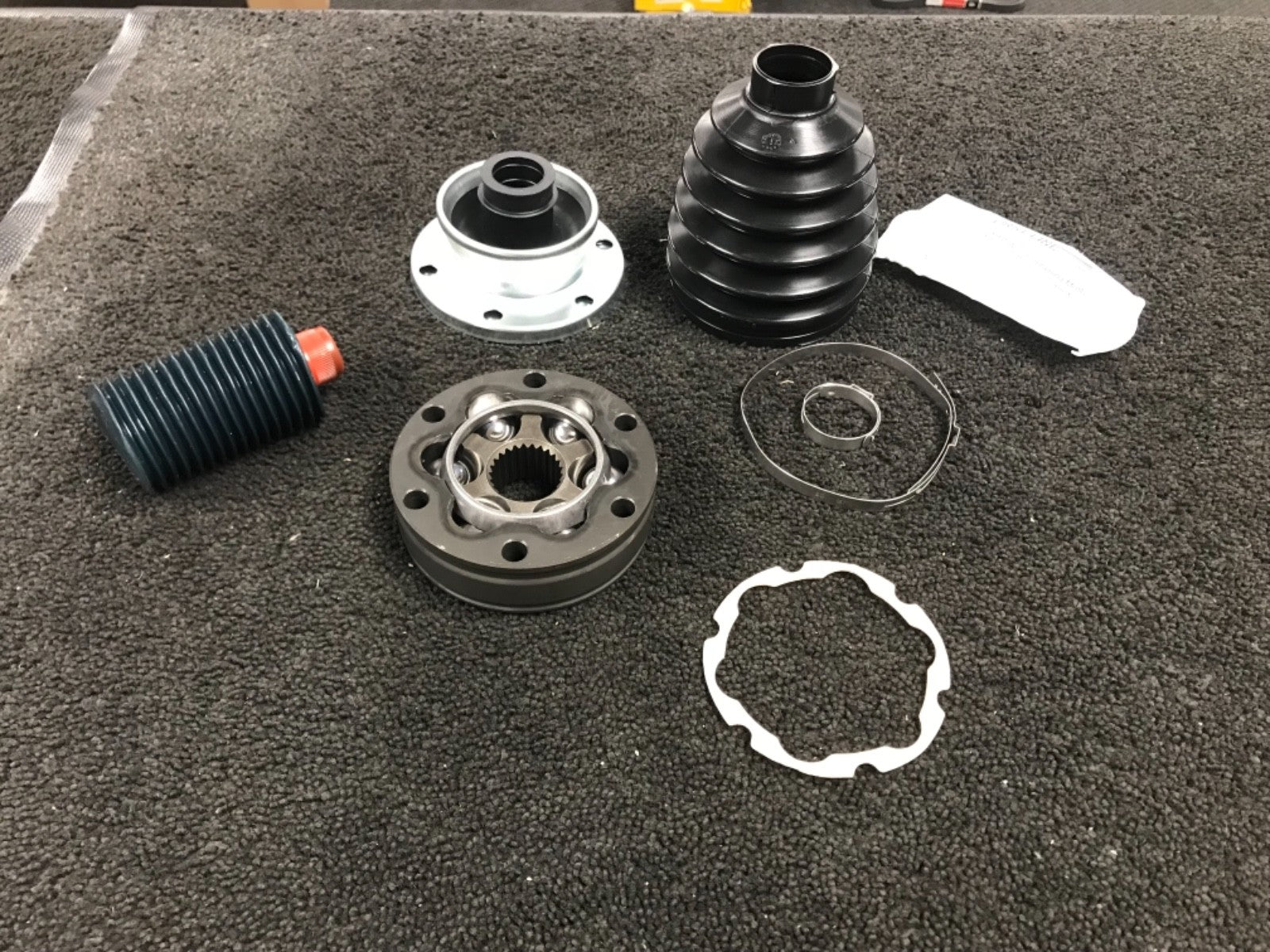 FOR JEEP GRAND CHEROKEE WK FRONT PROPSHAFT JOINT REAR CV JOINT END + CV BOOT KIT