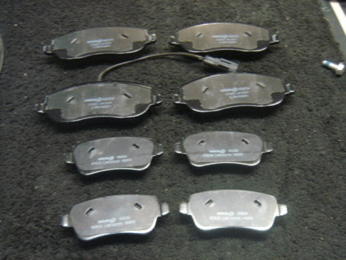 CROMA 1.9 2.4JTD FRONT REAR DISC BRAKE PADS 