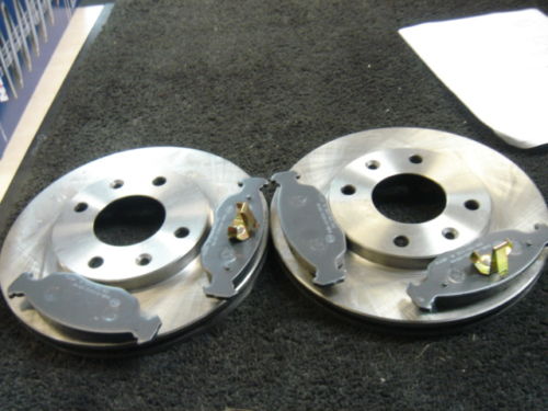 DAEWOO NUBIRA FRONT  BRAKE DISCS & BRAKE PADS  FULL SET