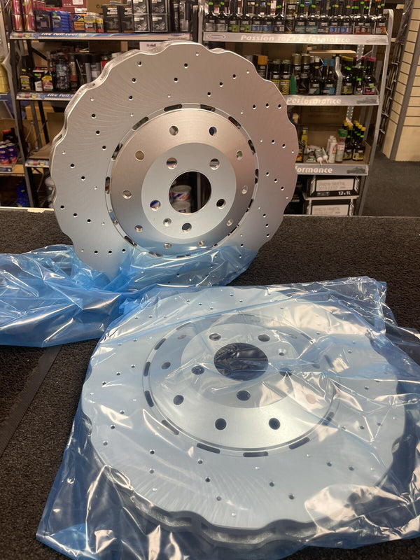 AUDI RS6 RS7 2013-18 FRONT OEM WAVEY DRILLED BRAKE DISC BREMBO FRONT BRAKE PAD