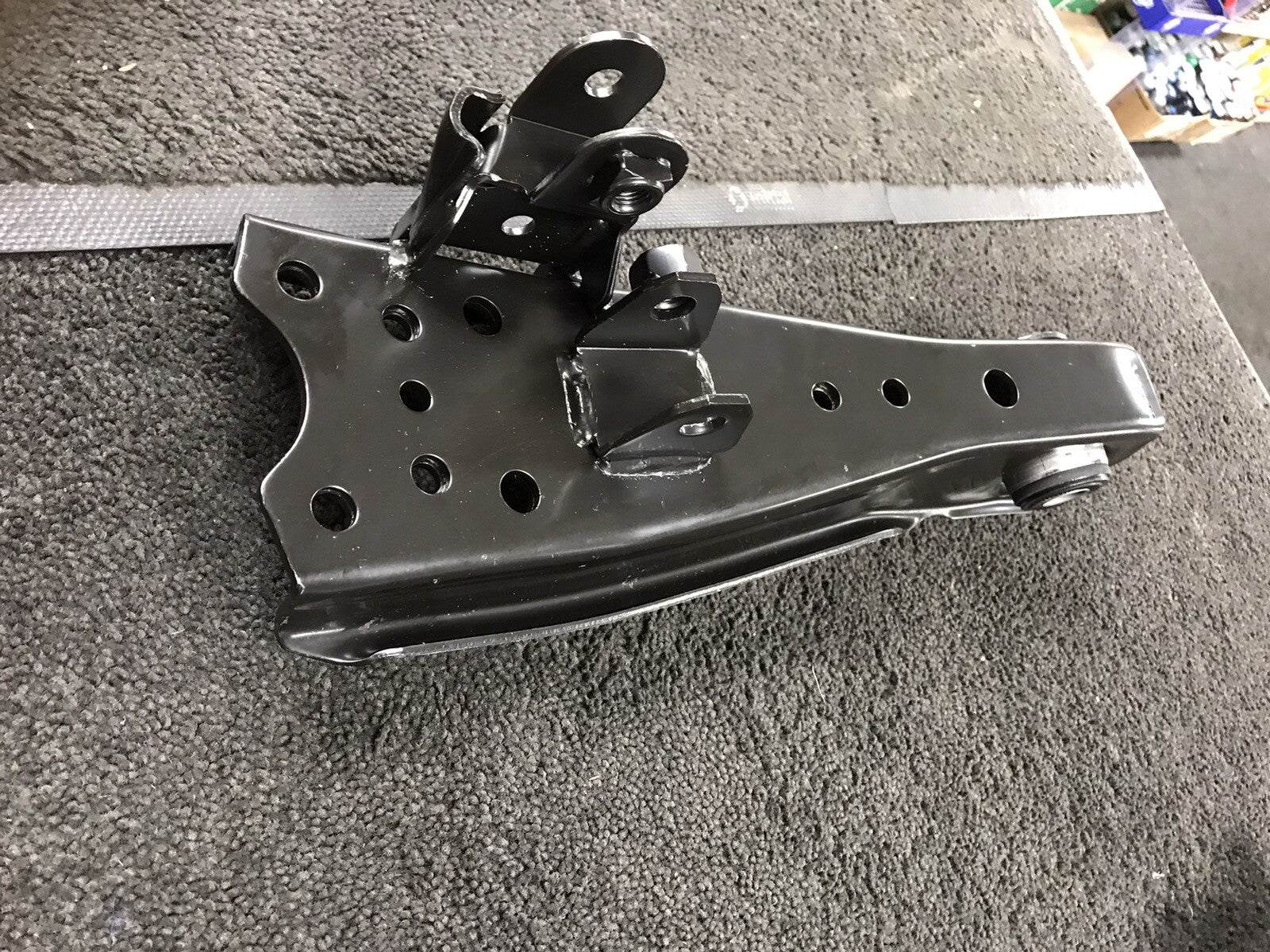 HIACE GRANVIA 2.7 2L 2LT 2RZE 2KD-FTV 95>  FRONT LOWER CONTROL WISHBONE ARM X 2