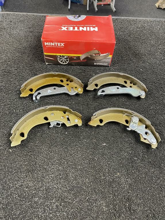 FOR FORD FIESTA MK4 MK5 FORD KA REAR BRAKE SHOES SET  NON ABS 180X 32MM