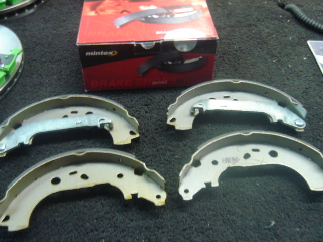 FORD FOCUS MK2 TDCI 2005 ON REAR BRAKE SHOES 
