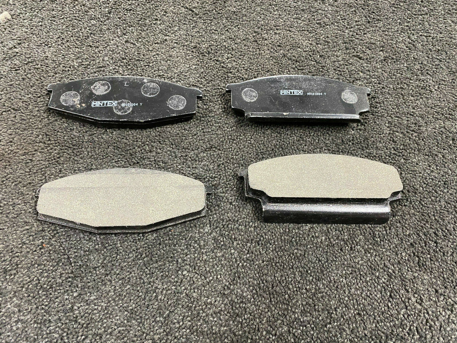 FRONT BRAKE PAD SET FITS NISSAN 280ZX FAIRLADY Z CABSTAR VANETTE PATROL Y60