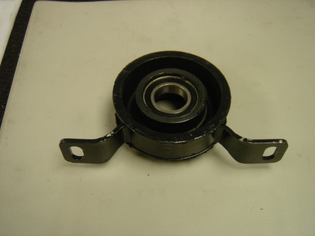 JAGUAR  S TYPE  XJ8  X350  XJ350 PROPSHAFT CENTER SUPPORT BEARING MOUNTING