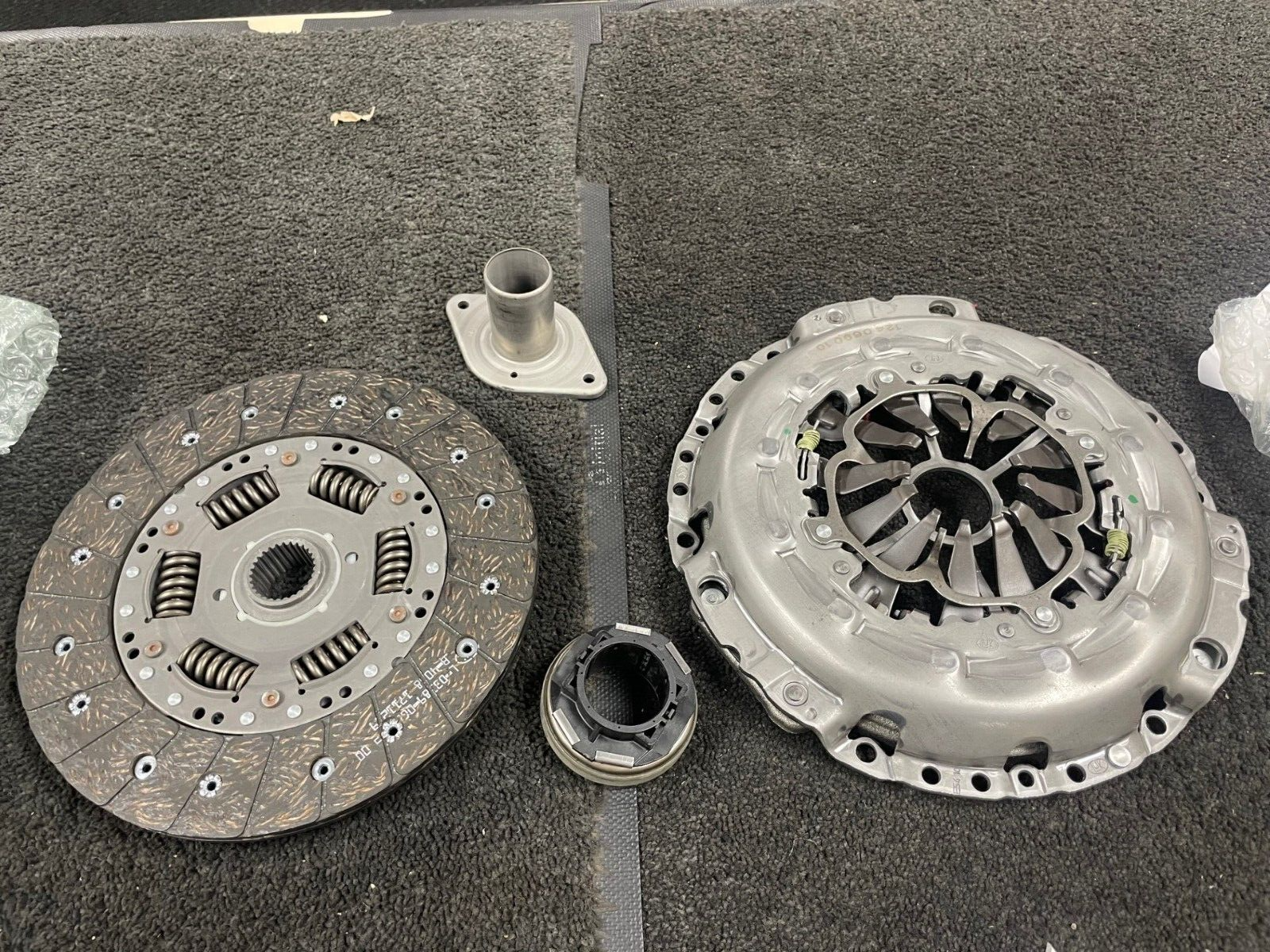 AUDI A4 A5 A6 Q5 2.0TD 190i 8K5 B8 CLAB CAHB CNHC CGLD CNHA CGLC CLUTCH KIT LUK