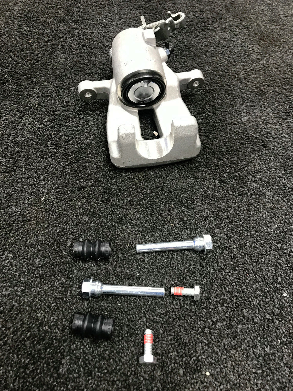 REAR BRAKE CALIPER RH  SIDE VW GOLF MK5 R32 AUDI A3 S3 TT EOS 8J QUATTRO 3.2