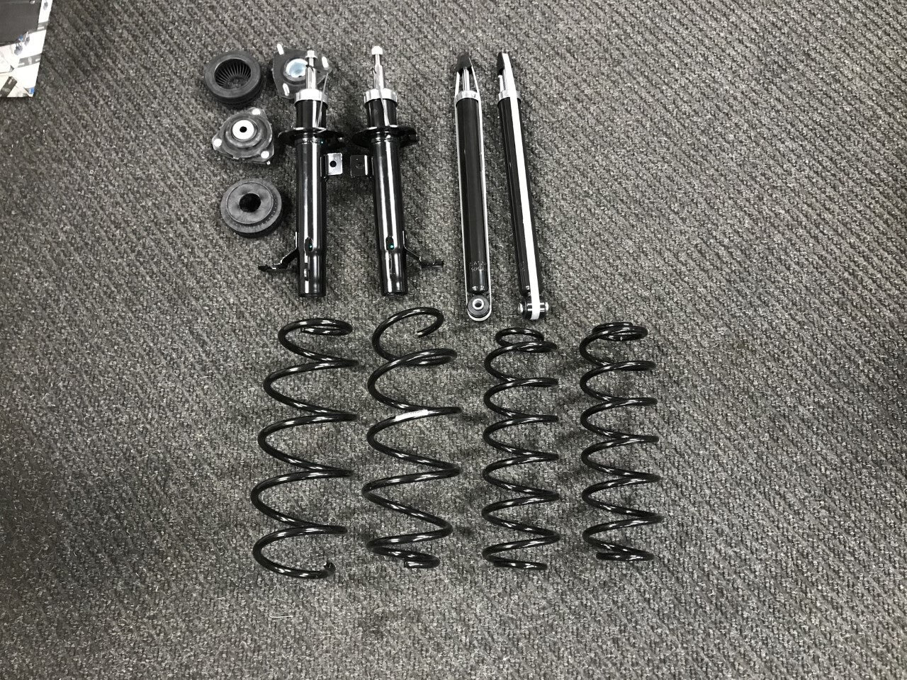 FORD FIESTA  MK6 FRONT REAR SHOCK ABSORBER COIL SPRING STRUT TOP MOUNTINGS