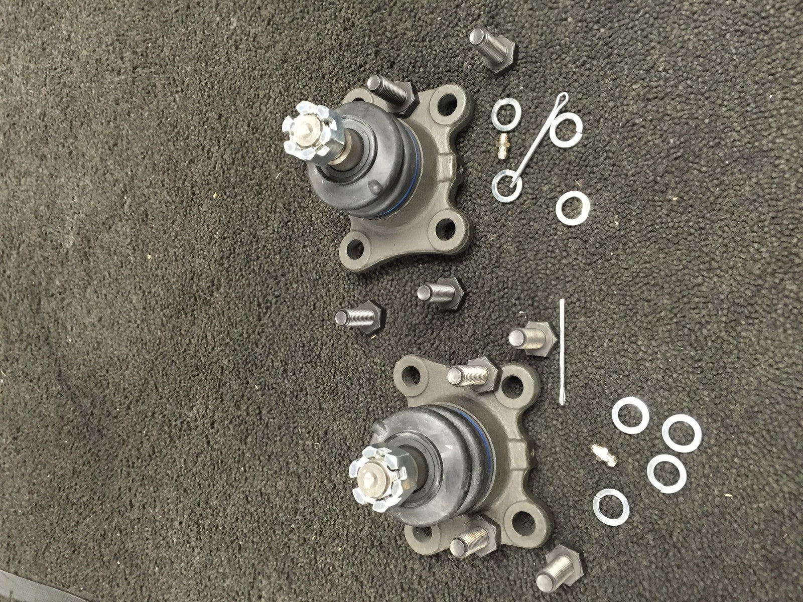 FOR TOYOTA HILUX SURF 4RUNNER 1988-2004 2 LOWER SUSPENSION BALL JOINTS