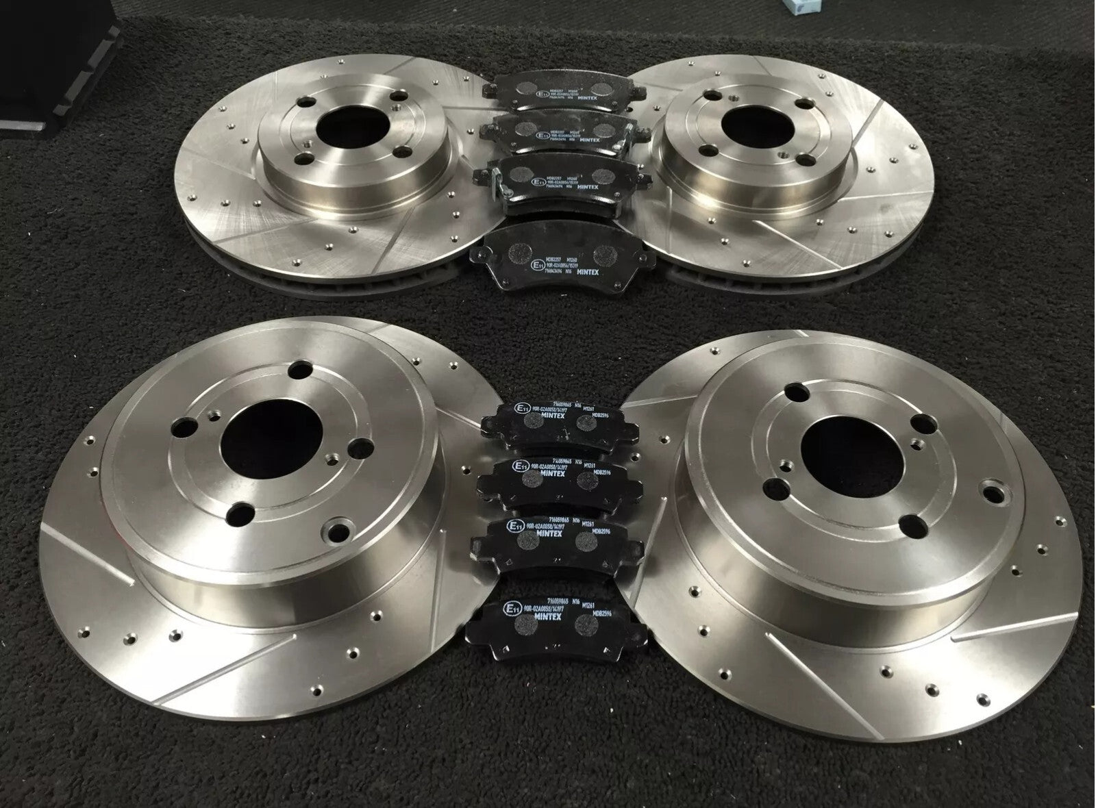 FOR TOYOTA YARIS 1.5 T SPORT DRILLED GROOVED FRONT REAR BRAKE DISCS & PADS