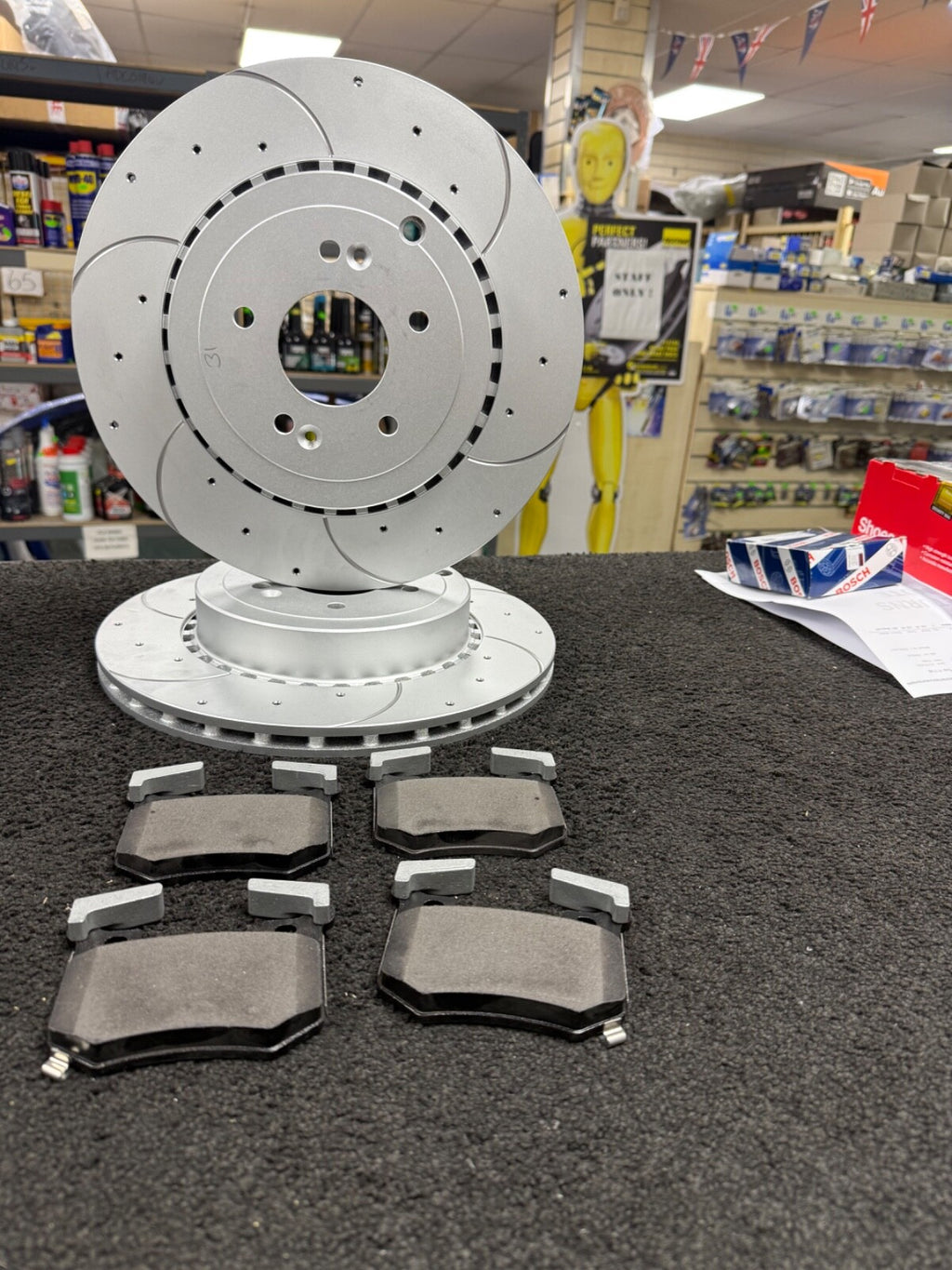 FOR KIA STINGER 3.3 GT S ISG FRONT REAR DRILLED GROOVED BRAKE DISCS BRAKE PADS