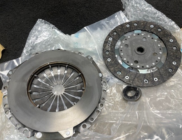 LUK CLUTCH KIT BERLINGO C2 C3 DS3 C4 C5 1.6HDI AIRCROSS GRAND PICASSO 623324100