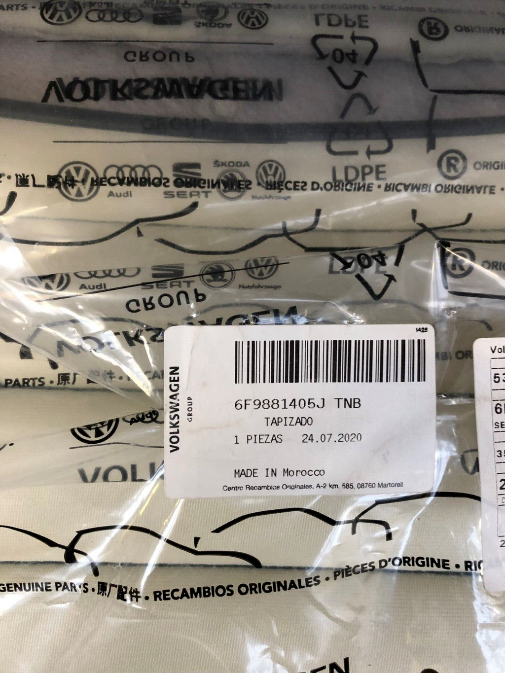 FRONT PASSENGER  SEAT BASE COVER FOR ARONA 2018ON  6F9881405JTNB  GENUINE NEW