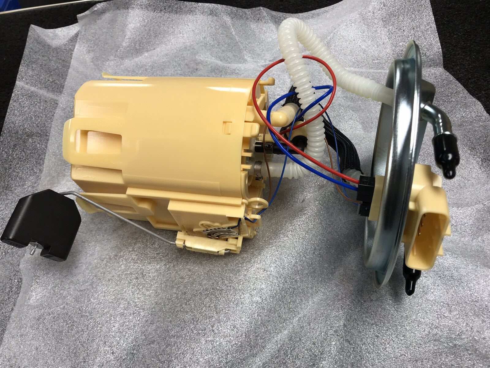 FOR VAUXHALL COMBO CORSA C 1.3DIESEL 1.3TD CDTi  16v DIESEL FUEL PUMP NEW OE