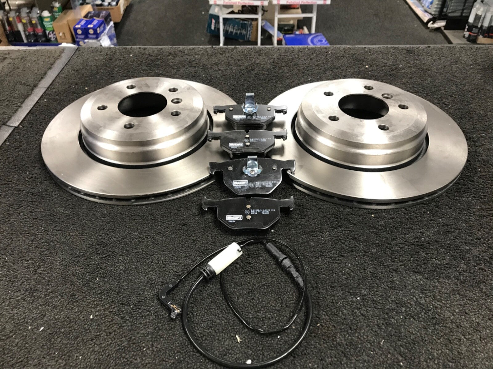 BMW 530D  F10 F11 2010  ON REAR BRAKE DISCS PADS WITH SENSORS 345MM