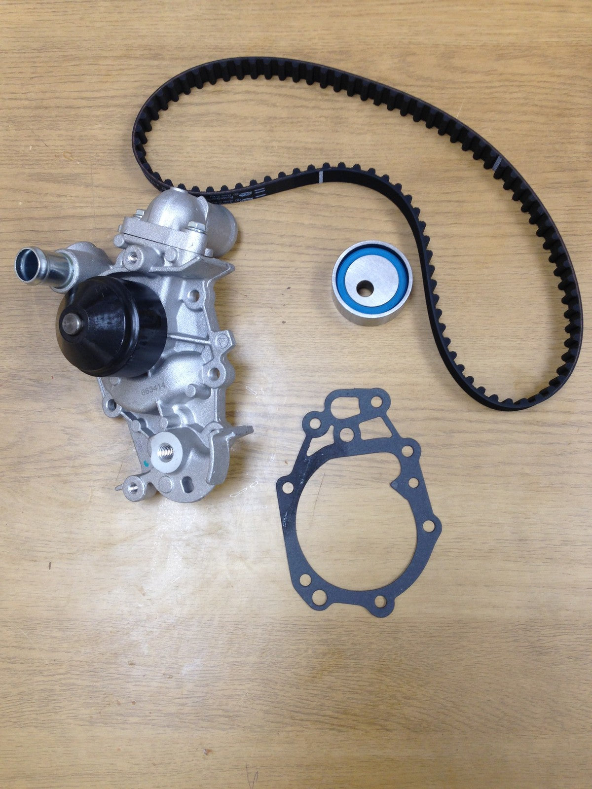 RENAULT CLIO 1.2 8 VALVE   TIMING CAM BELT KIT AND WATER PUMP AND GASKET NEW 