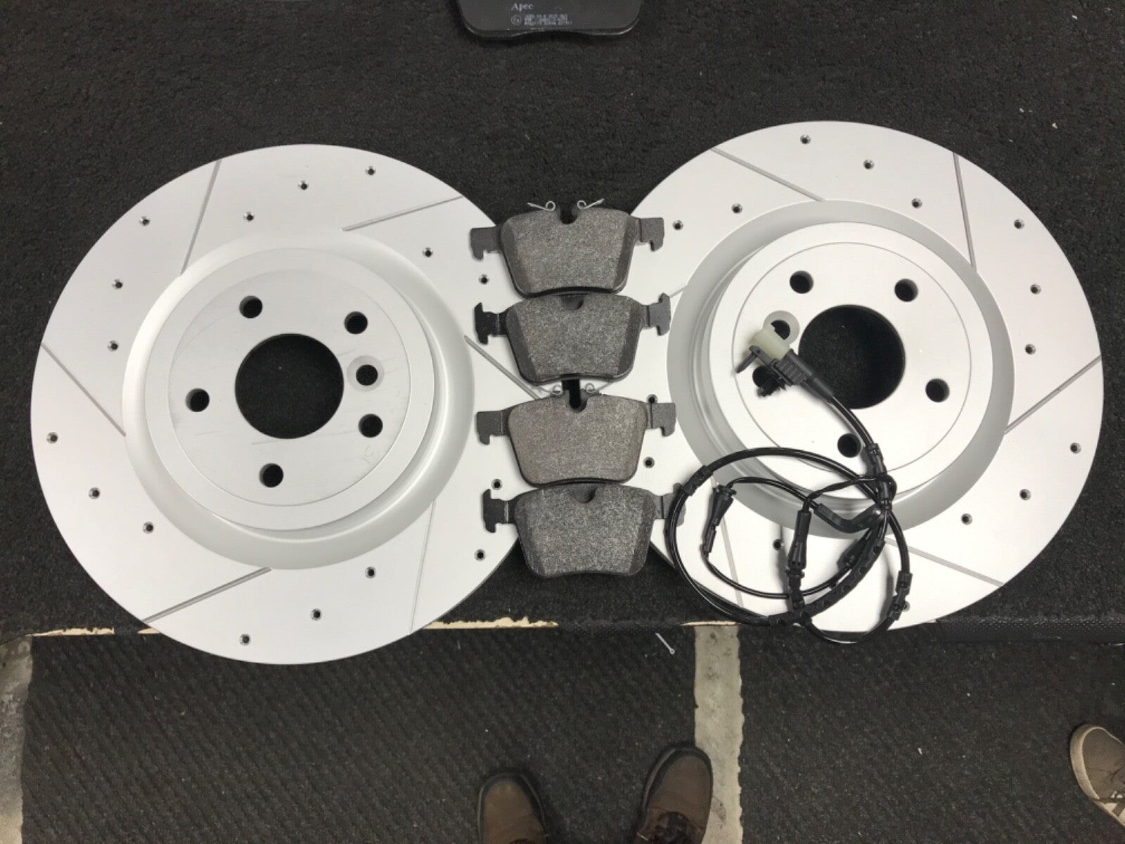 FOR JAGUAR XE 3.0 S X760 CROSS DRILLED GROOVED BRAKE DISCS PADS 350MM FRONTREAR