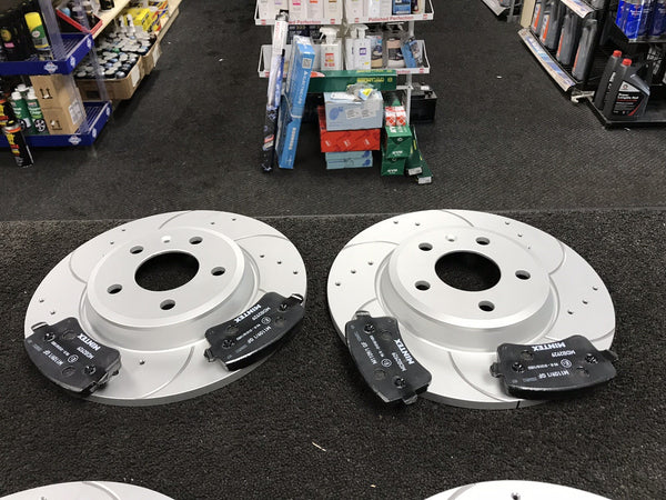AUDI A4 2.0 2.7TDi B8 BRAKE DISC DRILLED GROOVED BRAKE PAD REAR MINTEX 