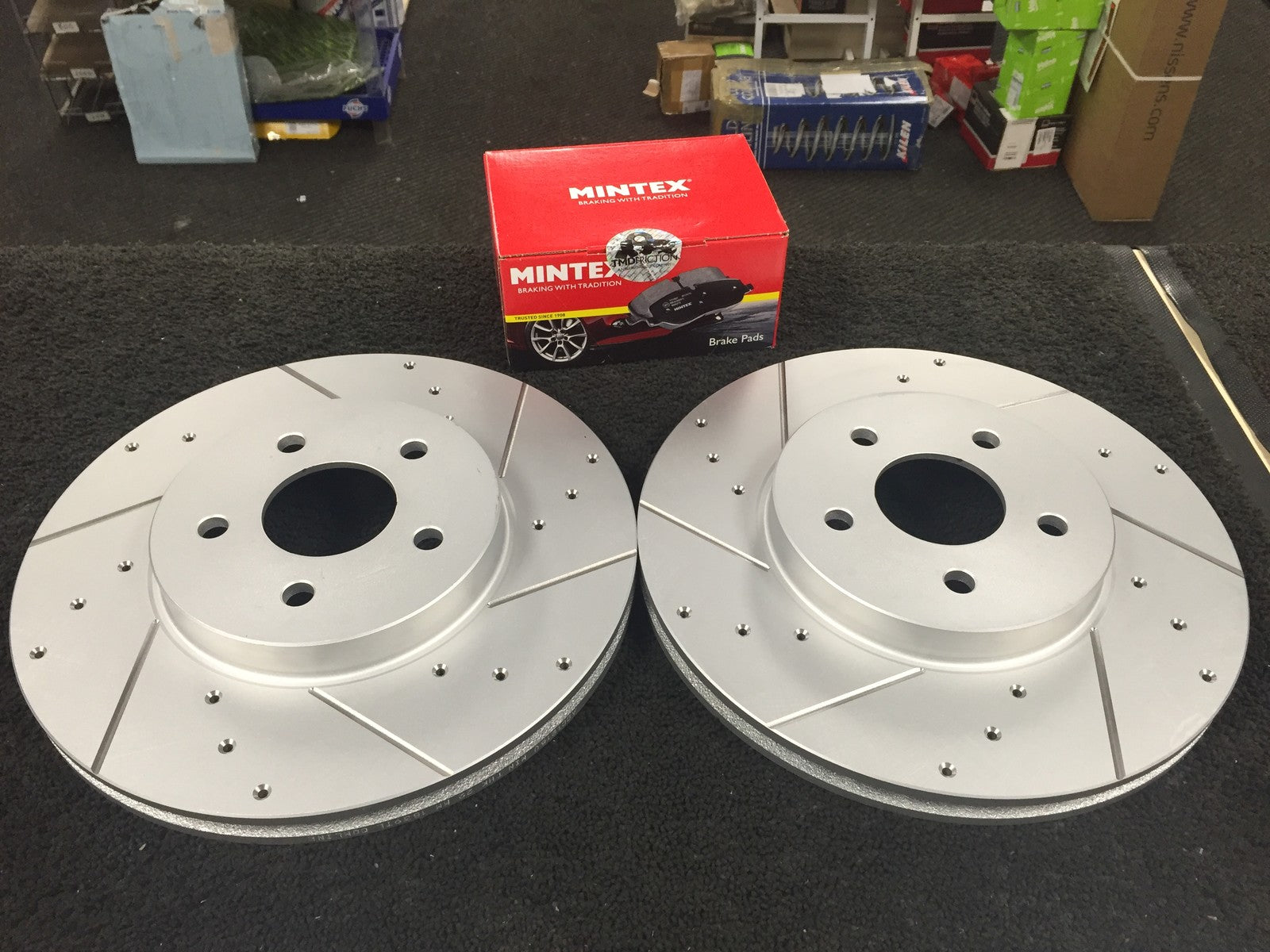 FORD MONDEO 2.5 3.0 ST220 FRONT BRAKE DISC CROSS DRILLED GROOVED BRAKE DISC PADS