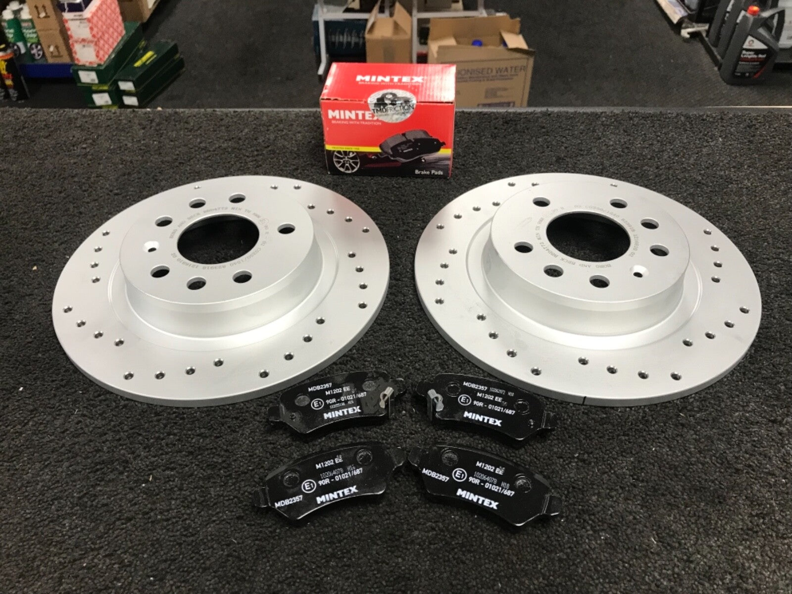 VAUXHALL ASTRA 2.0T VXR ZAFIRA TURBO BRAKE DISCS DRILLED WITH  PADS REAR