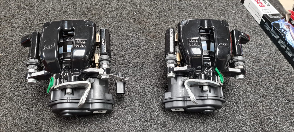 AUDI RSQ3 8U PERFORMAMCE 2 REAR ELECTRIC BRAKE CALIPER BRACKET PADS COMPLETE
