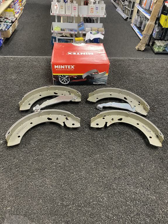 REAR MINTEX BRAKE SHOES FIT TOYOTA AVENSIS T22 2.0 D4D 0449505020
