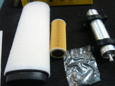 BMW 320D TD E46 OIL FILTER AIR FILTER FUEL FILTER  FILTERS SERVICE KIT