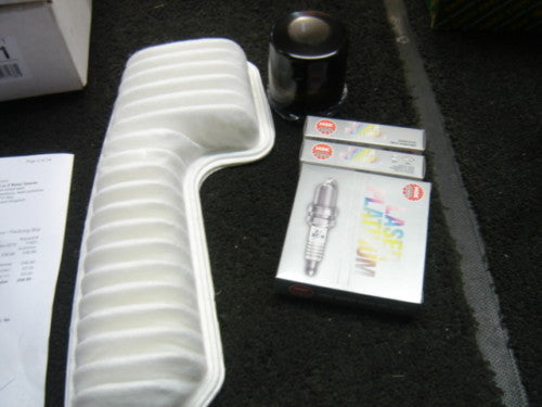 FOR LEXUS IS200 OIL FILTER AIR FILTER & IRIDUIM SPARK PLUG NGK X 6