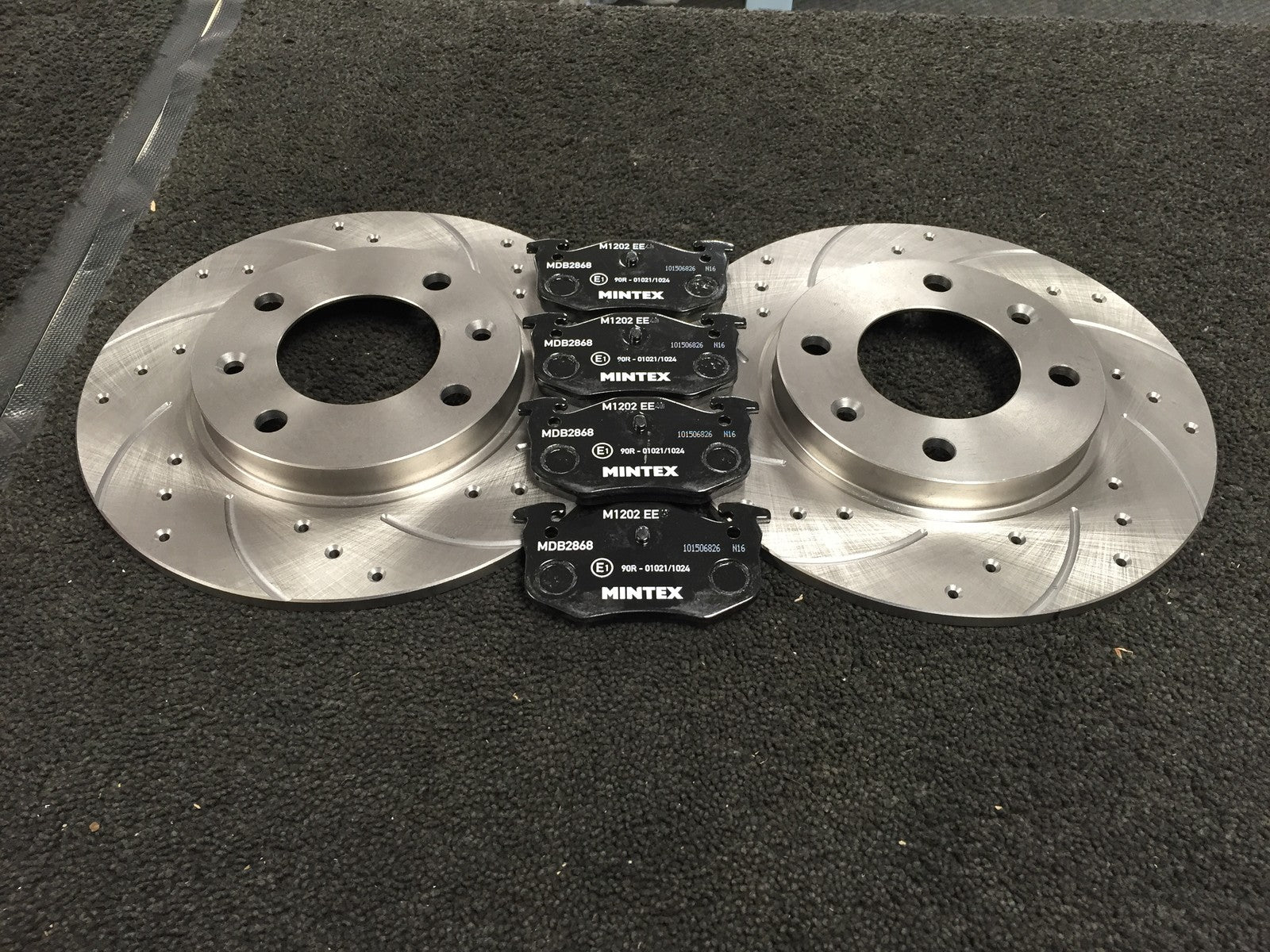 PEUGEOT 206 ALL MODELS DRILLED GROOVED REAR BRAKE DISCS MINTEX PADS 