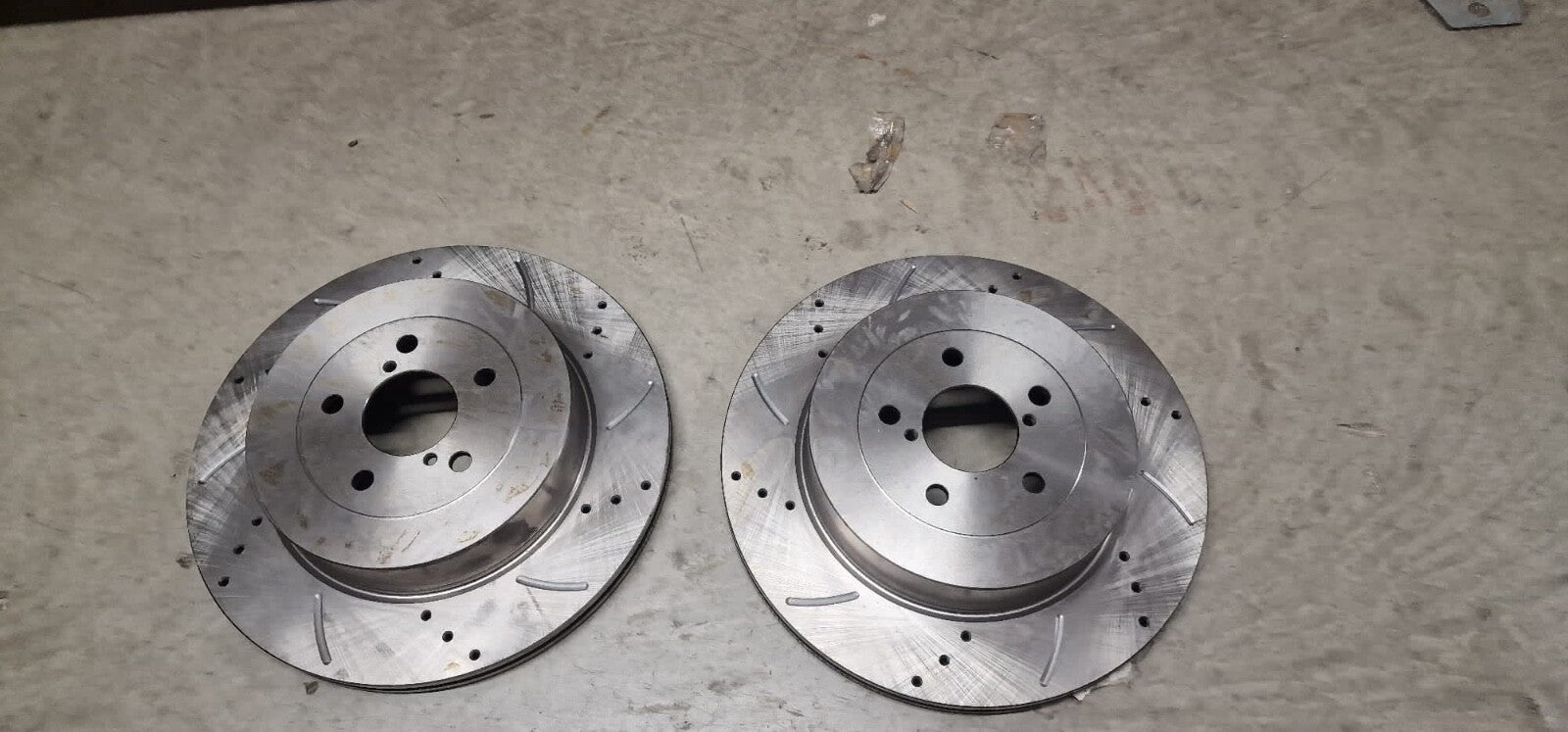 FOR SUBARU 2.0 TURBO & STI  DRILLED GROOVED BRAKE DISCS REAR