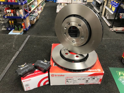 VW GOLF MK4 V6 4MOTION ANNIVERSARY BRAKE DISC BRAKE PADS BREMBO REAR 