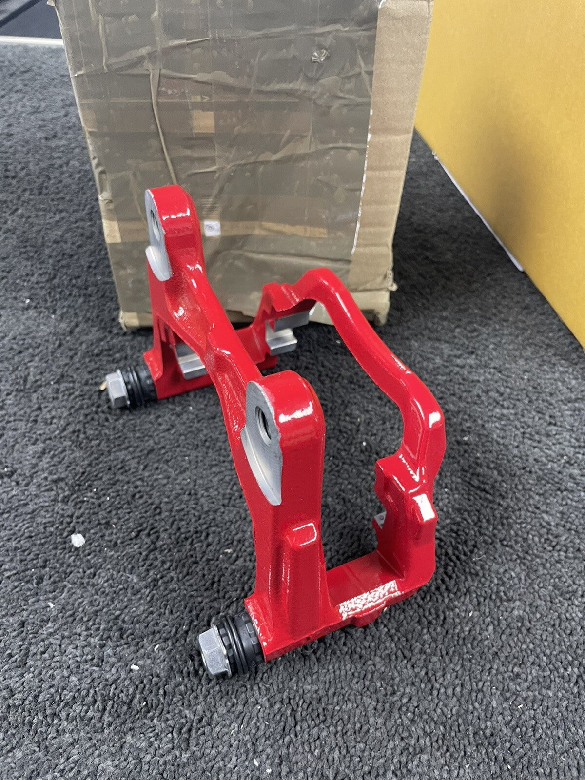 AUDI RS6 RS7 RSQ8 2020 REAR RIGHT BRAKE CALIPER CARRIER RED 4M8615426QC8