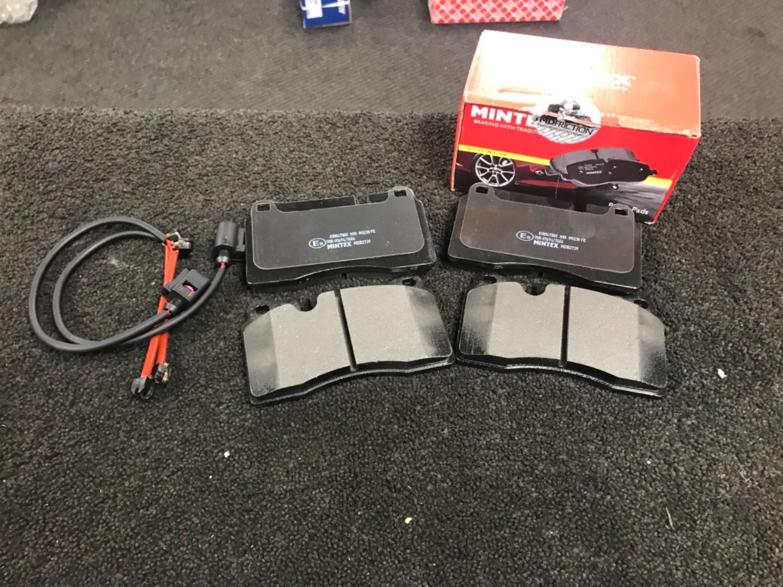 PORSCHE CAYENNE VW TOUAREG Q7 MINTEX ORIGINAL BRAKE PAD SENSOR FRONT
