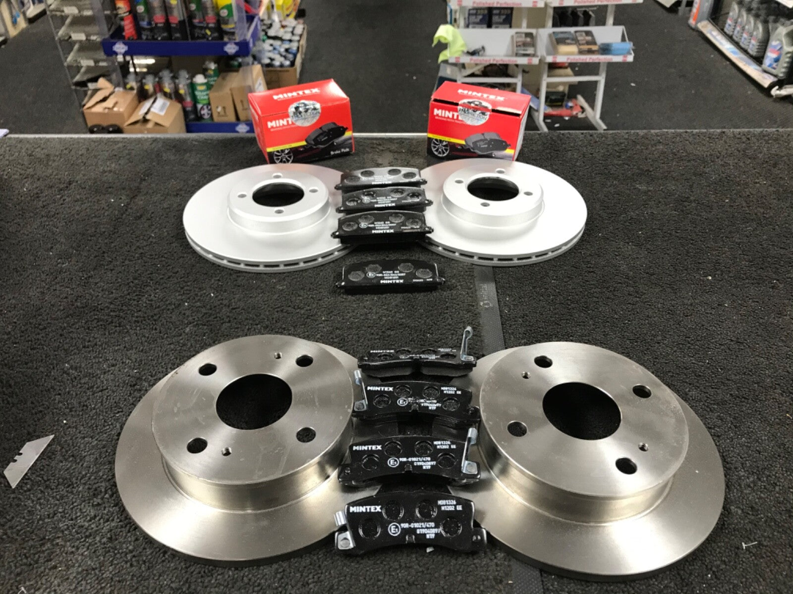 FOR TOYOTA COROLLA GTI AE82 AE92 BRAKE DISCS & PADS FRONT AND REAR SET 